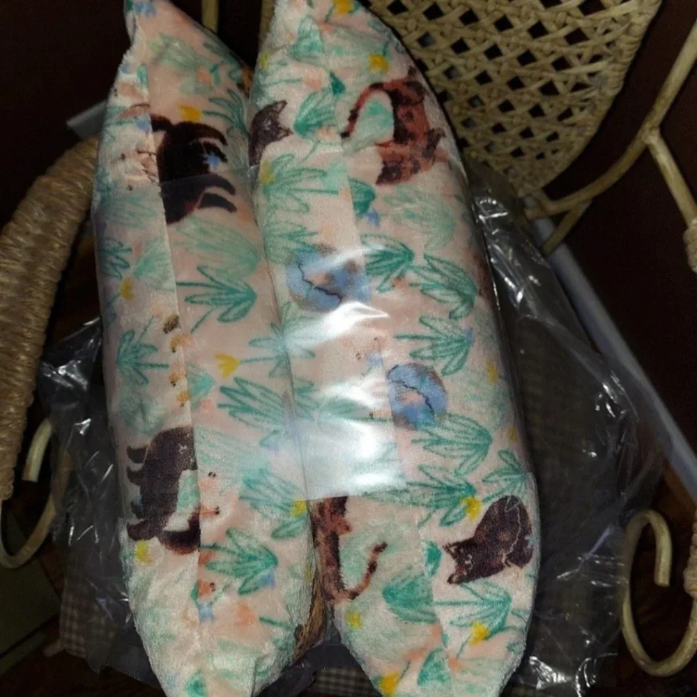 CATS IN THE MEADOW LARGE PLUSH PILLOW SET OF 2! BNWT SO RETIRED
